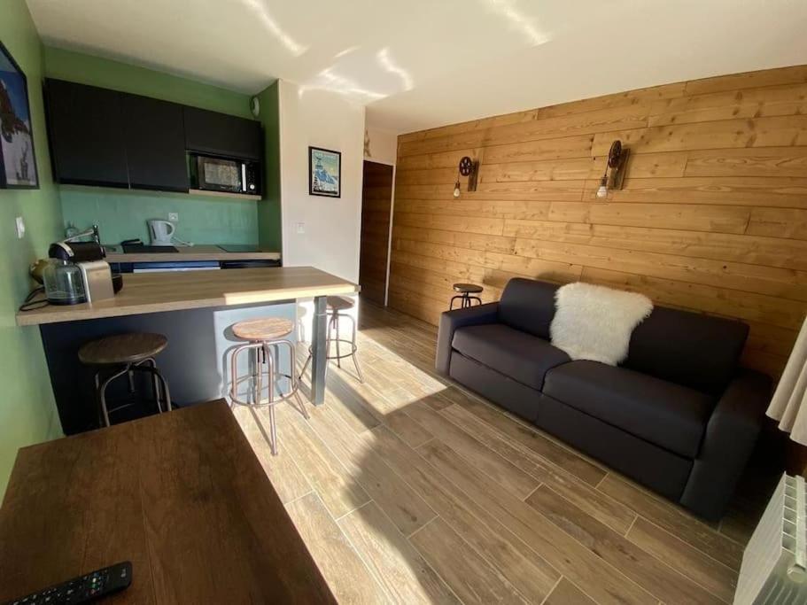 Au Pied Des Pistes Avec Parking Entierement Renove Apartment Huez Exterior photo