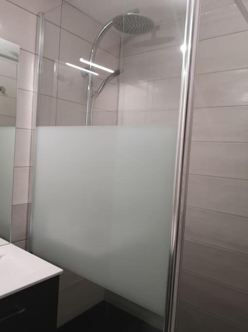 Au Pied Des Pistes Avec Parking Entierement Renove Apartment Huez Exterior photo