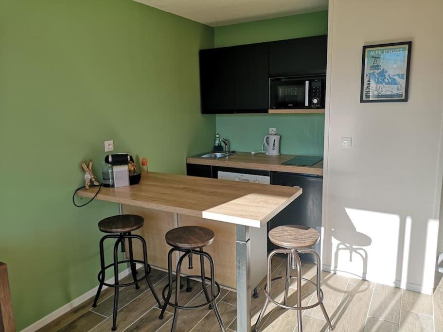 Au Pied Des Pistes Avec Parking Entierement Renove Apartment Huez Exterior photo