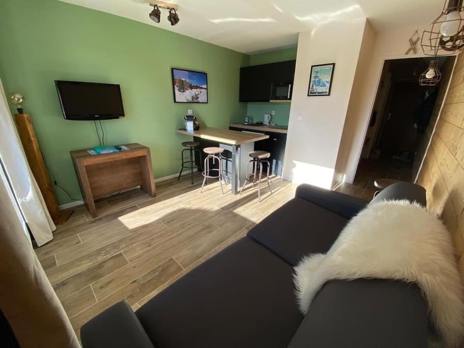 Au Pied Des Pistes Avec Parking Entierement Renove Apartment Huez Exterior photo